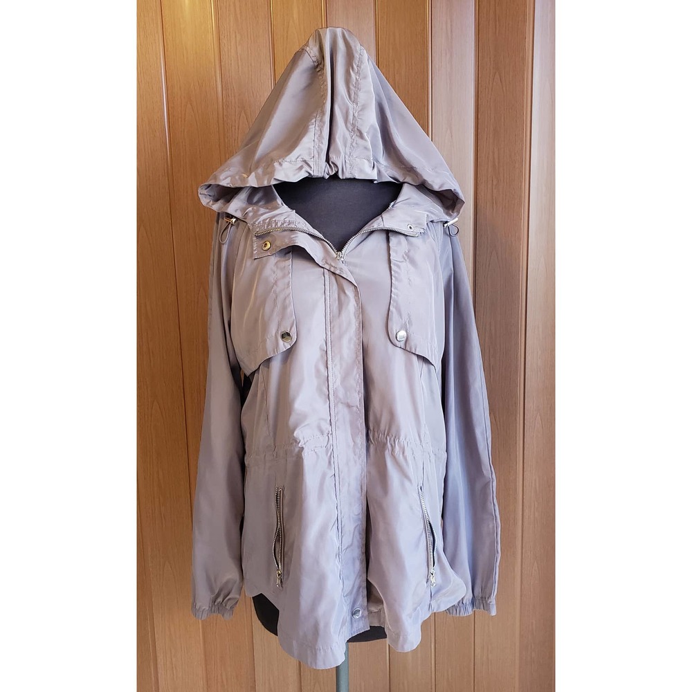 day to day size large gray silky zip up jacket